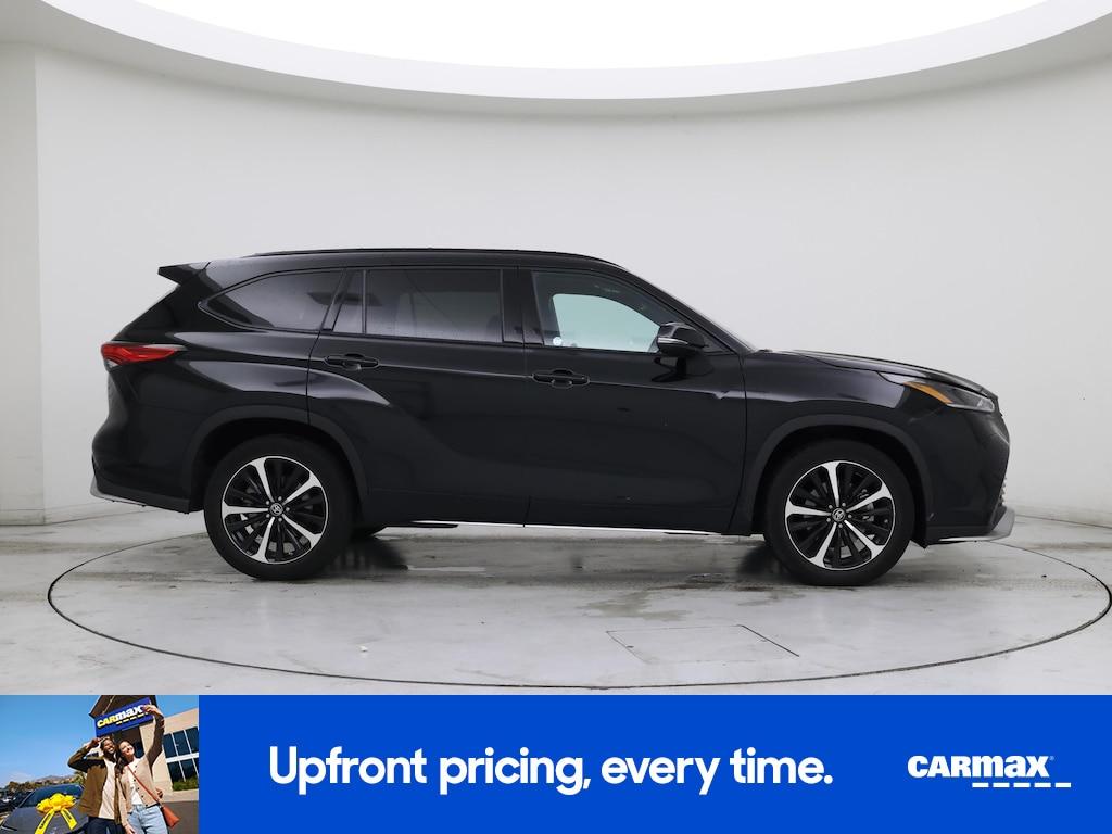 used 2022 Toyota Highlander car, priced at $39,998