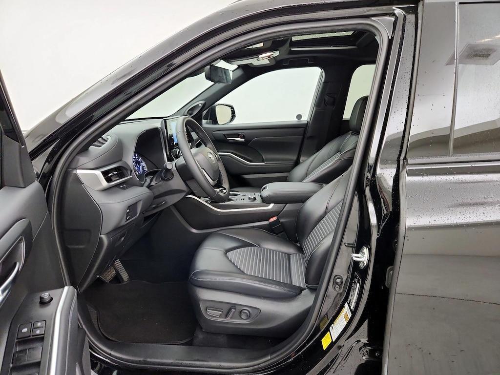 used 2022 Toyota Highlander car, priced at $39,998