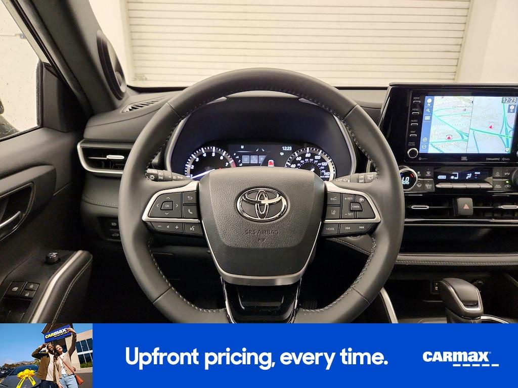 used 2022 Toyota Highlander car, priced at $39,998