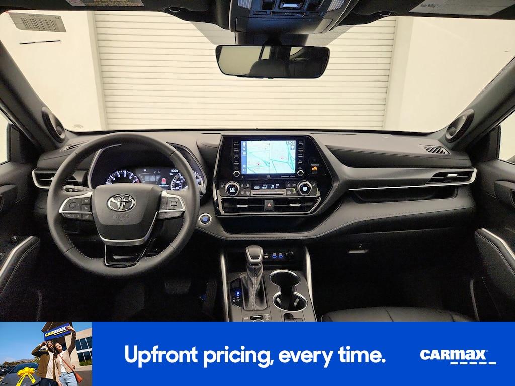 used 2022 Toyota Highlander car, priced at $39,998