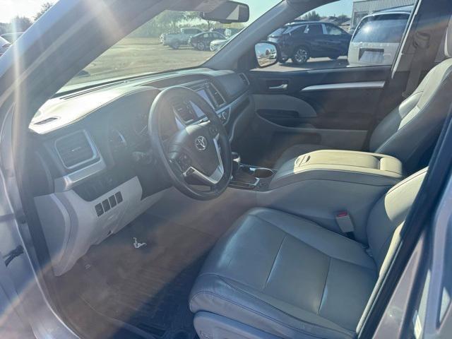 used 2015 Toyota Highlander car, priced at $15,809