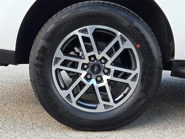 new 2025 Ford Expedition car, priced at $67,053