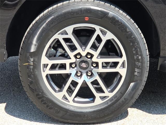 new 2025 Ford Expedition car, priced at $67,142