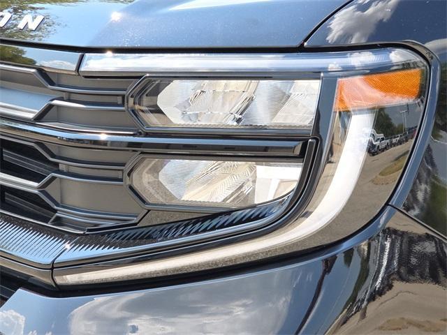 new 2025 Ford Expedition car, priced at $67,142