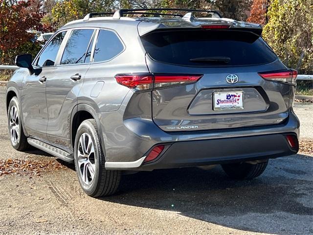 used 2023 Toyota Highlander car, priced at $35,899