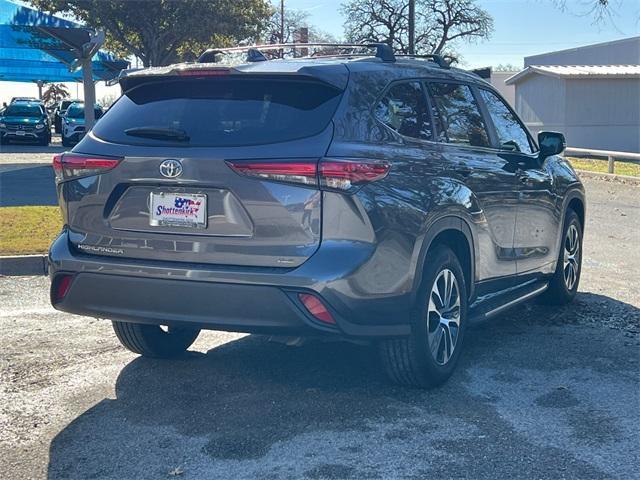 used 2023 Toyota Highlander car, priced at $35,899