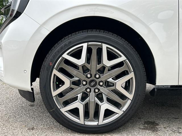 new 2025 Ford Expedition car, priced at $90,990