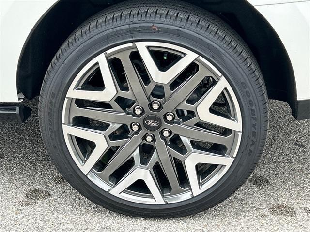 new 2025 Ford Expedition car, priced at $90,990