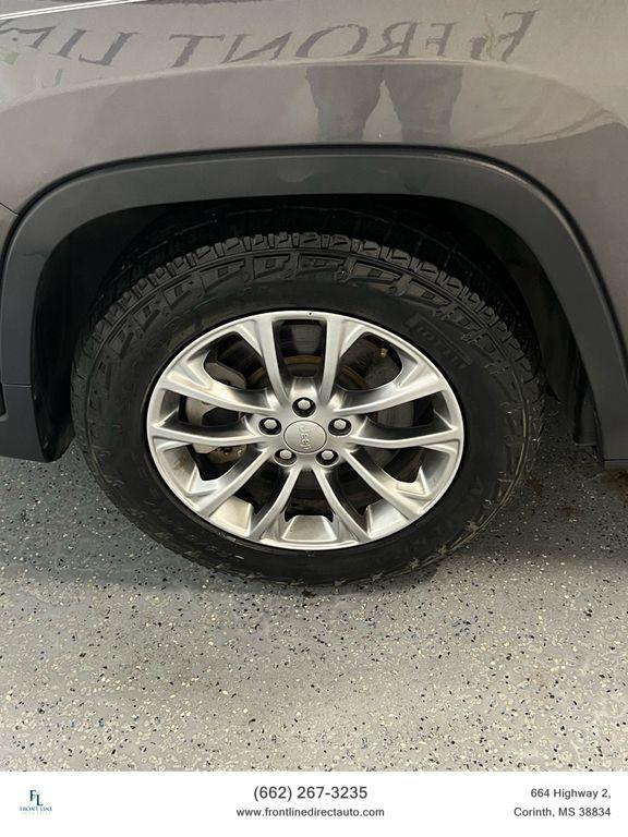 used 2019 Jeep Cherokee car, priced at $18,298