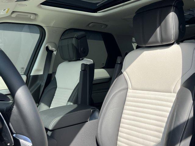 new 2025 Land Rover Discovery car
