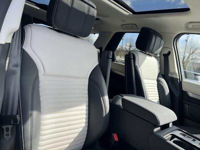 new 2025 Land Rover Discovery car