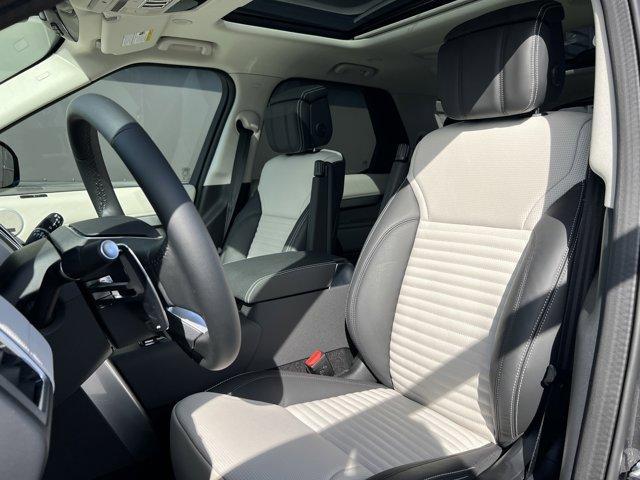 new 2025 Land Rover Discovery car