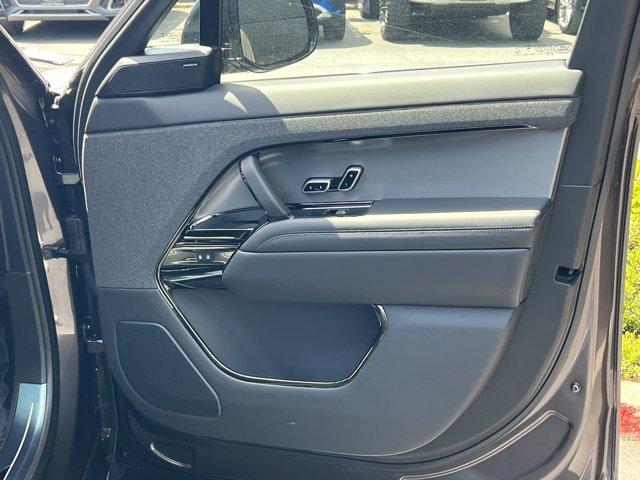 new 2025 Land Rover Range Rover Sport car