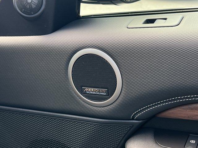 new 2025 Land Rover Discovery car