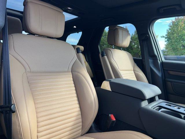 new 2025 Land Rover Discovery car