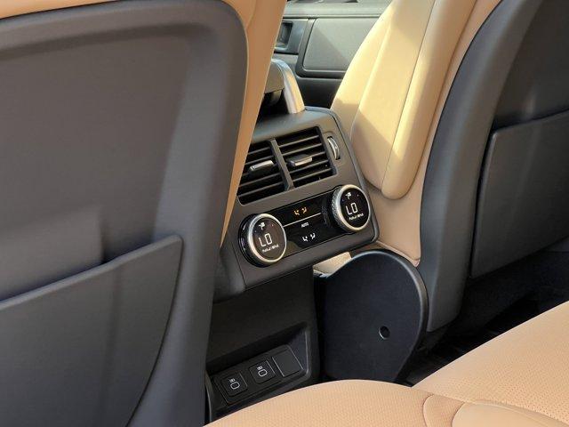 new 2025 Land Rover Discovery car