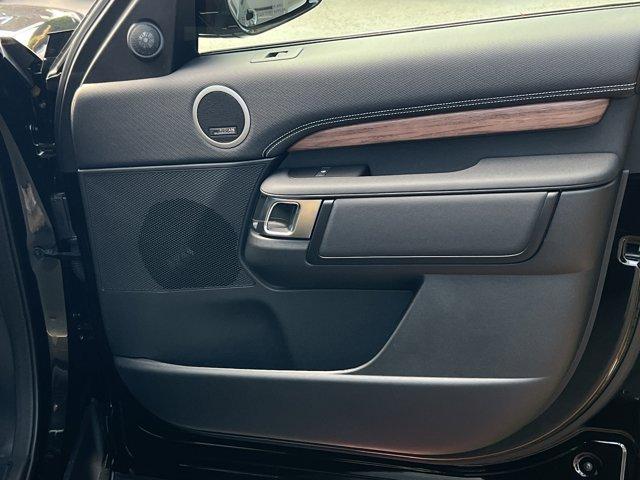 new 2025 Land Rover Discovery car