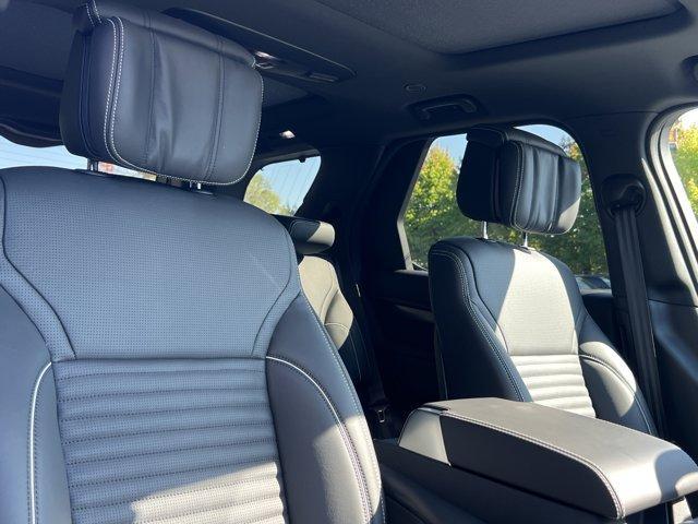 new 2024 Land Rover Discovery car, priced at $75,738