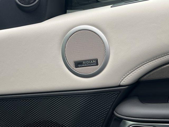 new 2025 Land Rover Discovery car
