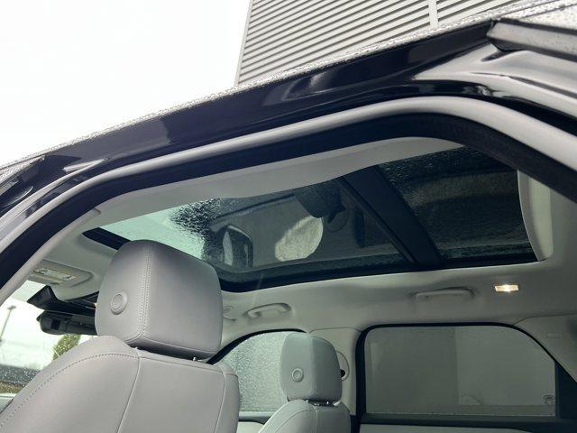 new 2025 Land Rover Range Rover Velar car