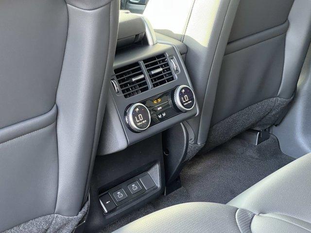 new 2025 Land Rover Discovery car