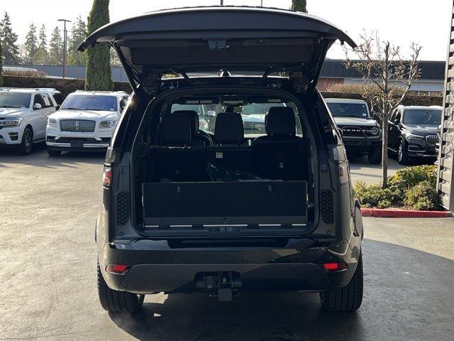 new 2025 Land Rover Discovery car