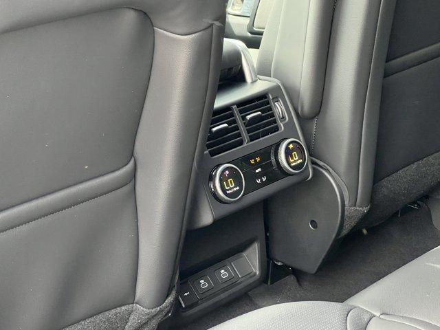 new 2025 Land Rover Discovery car