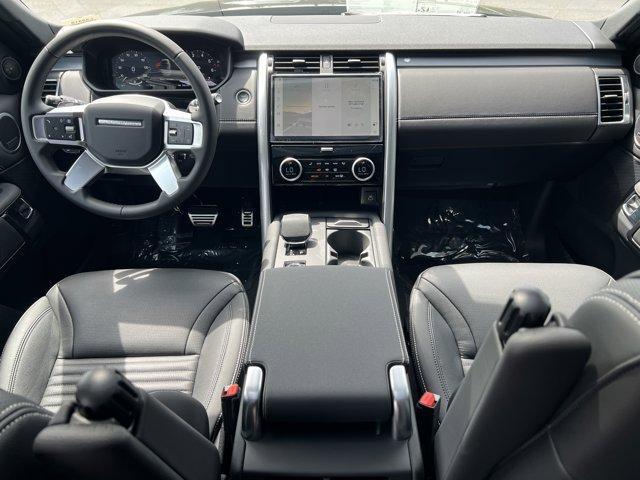 new 2025 Land Rover Discovery car