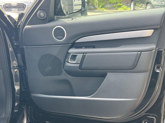 new 2025 Land Rover Discovery car