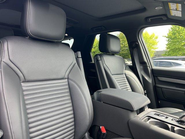 new 2025 Land Rover Discovery car