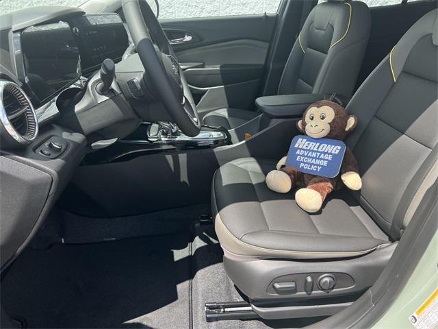 new 2025 Chevrolet Trax car, priced at $26,153