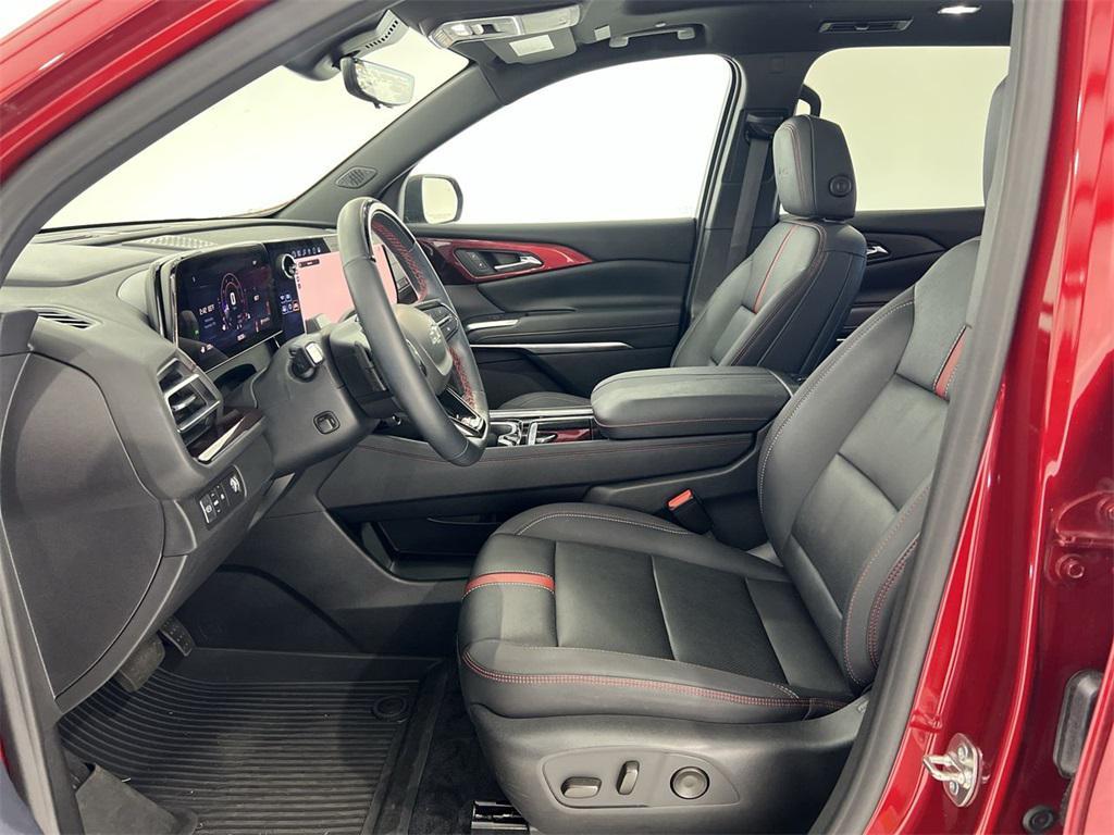 used 2024 Chevrolet Traverse car, priced at $50,615