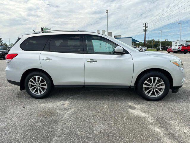 used 2014 Nissan Pathfinder car, priced at $9,995