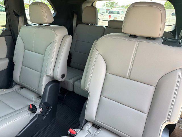 new 2025 GMC Acadia car, priced at $49,975