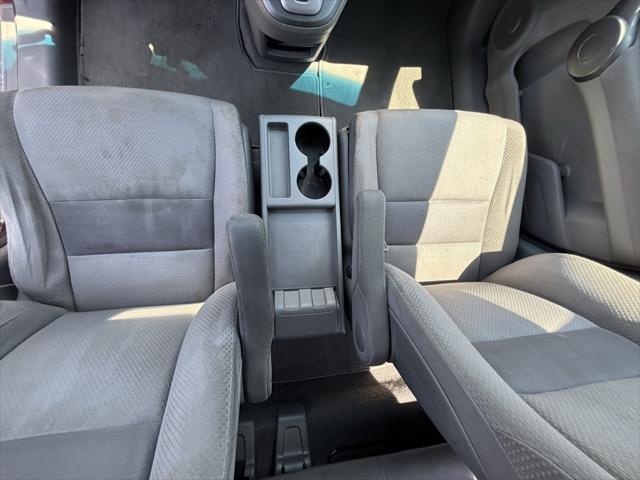 used 2009 Honda CR-V car, priced at $6,000