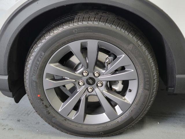 new 2025 Ford Explorer car, priced at $49,094