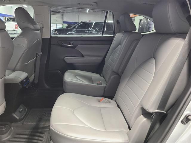 used 2020 Toyota Highlander car, priced at $28,995