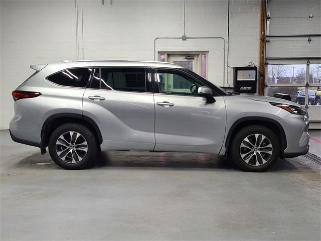 used 2020 Toyota Highlander car, priced at $28,995