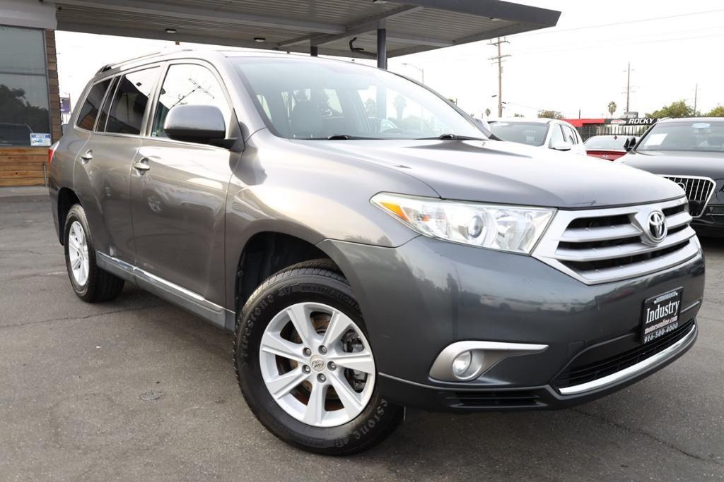 used 2013 Toyota Highlander car, priced at $16,995