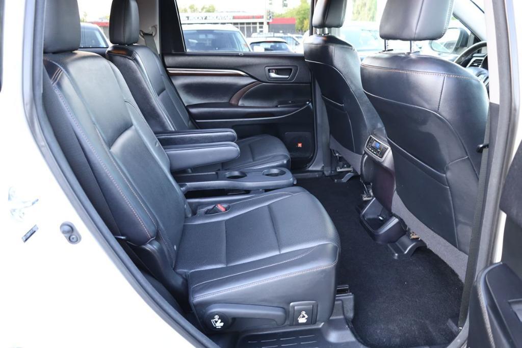 used 2014 Toyota Highlander car, priced at $18,995