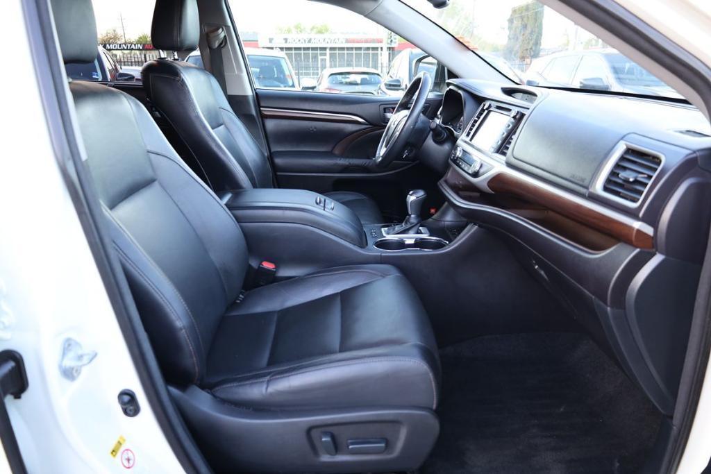used 2014 Toyota Highlander car, priced at $18,995