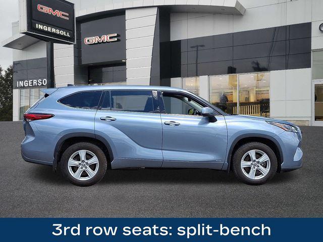 used 2022 Toyota Highlander Hybrid car, priced at $29,976