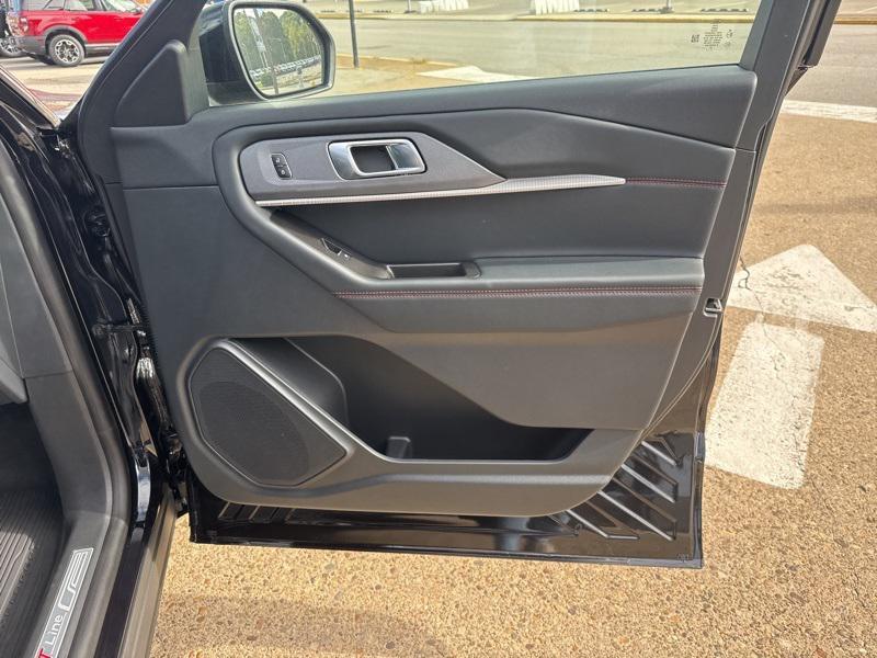 new 2025 Ford Explorer car, priced at $49,932