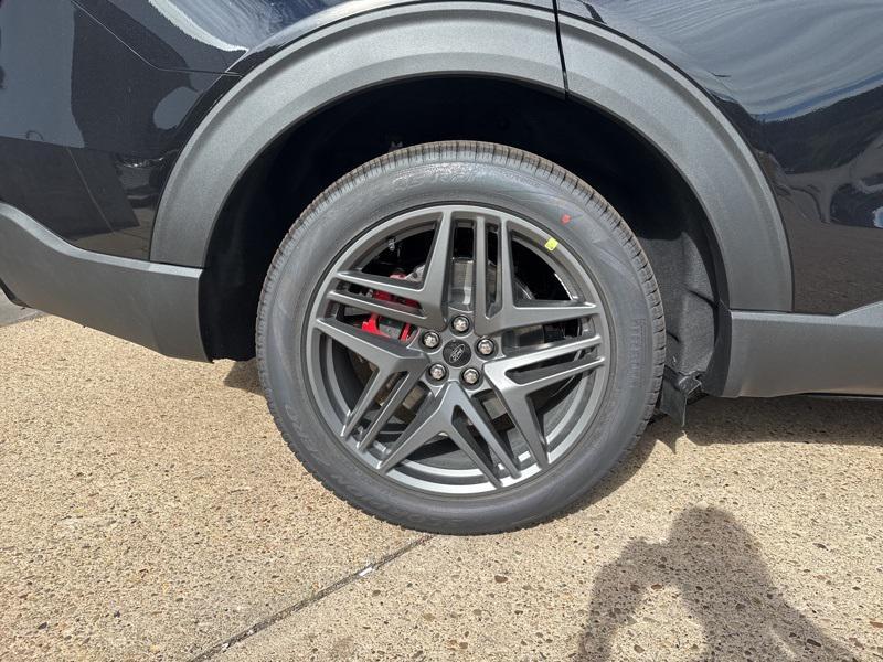 new 2025 Ford Explorer car, priced at $49,932