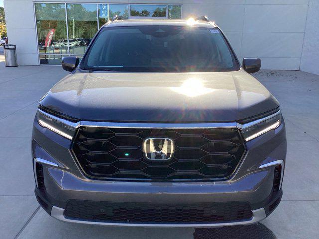 new 2025 Honda Pilot car, priced at $48,895