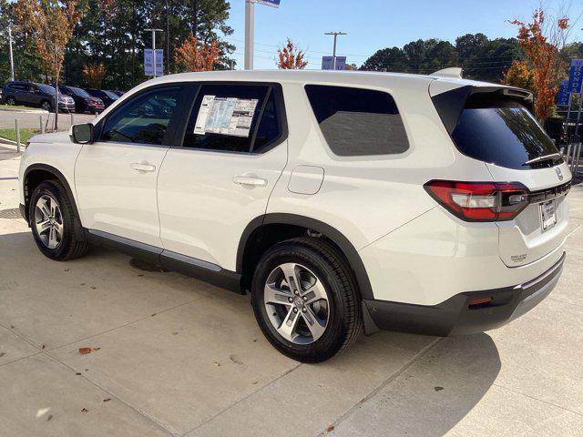 new 2025 Honda Pilot car, priced at $45,350