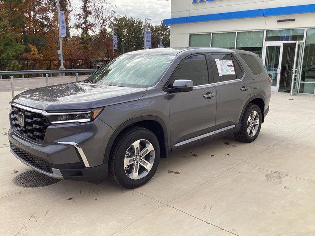 new 2025 Honda Pilot car, priced at $45,600