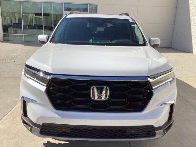 new 2025 Honda Pilot car, priced at $53,350