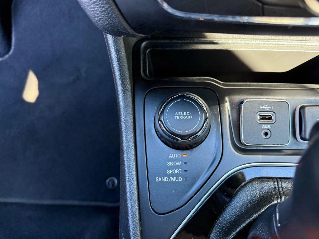 used 2019 Jeep Cherokee car, priced at $18,495