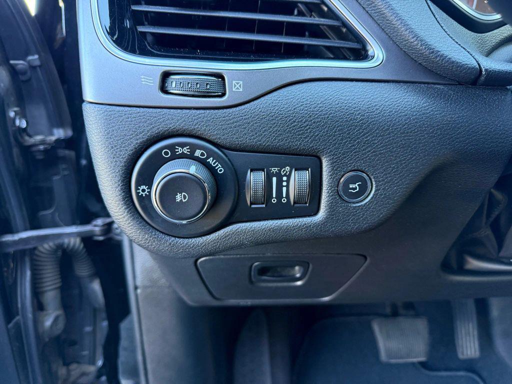 used 2019 Jeep Cherokee car, priced at $18,495